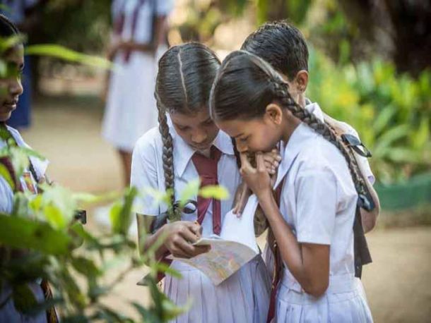 In Sri Lanka gibt es Schuluniformen.