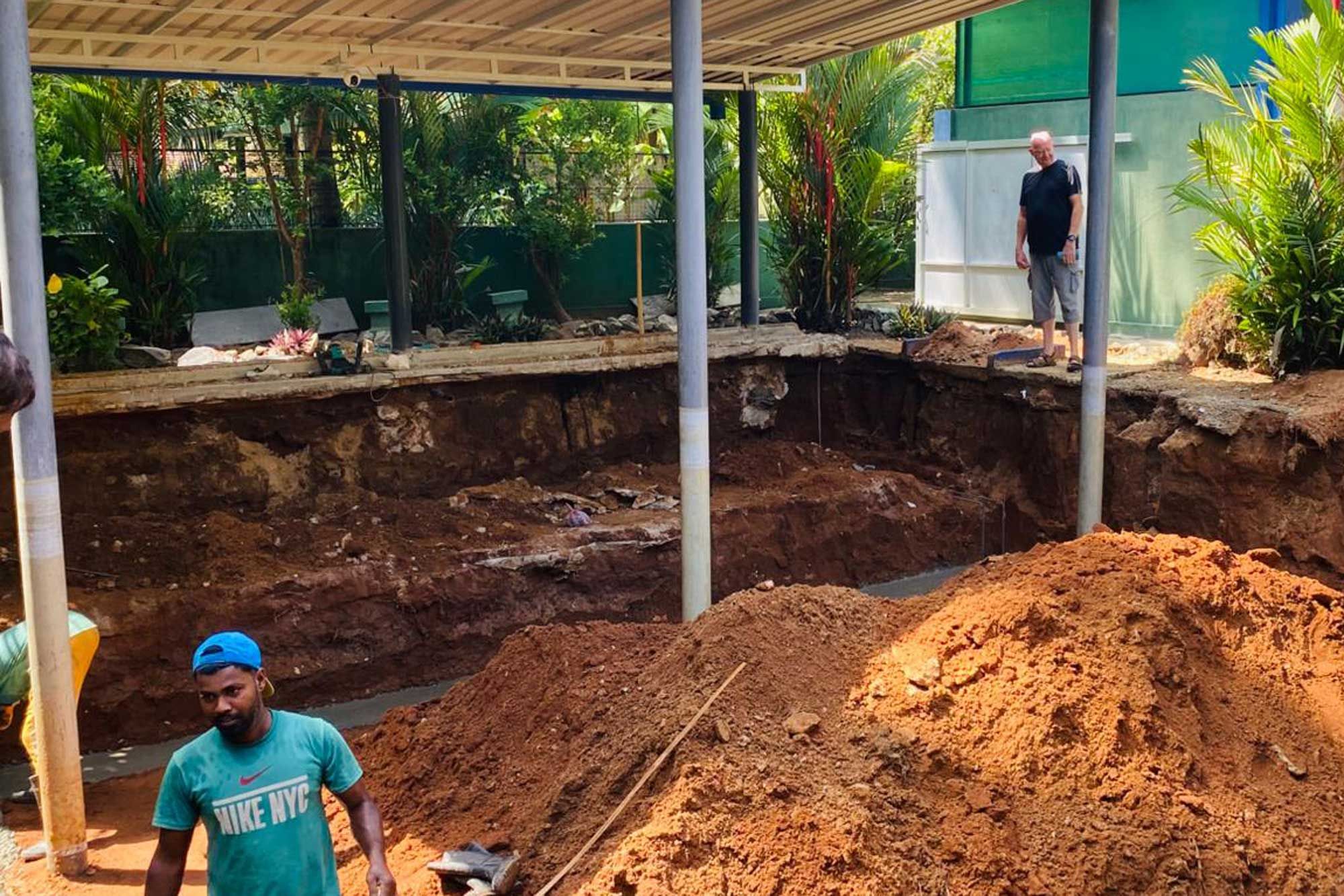 Beginn der Bauarbeiten für den neuen Swimmingpool