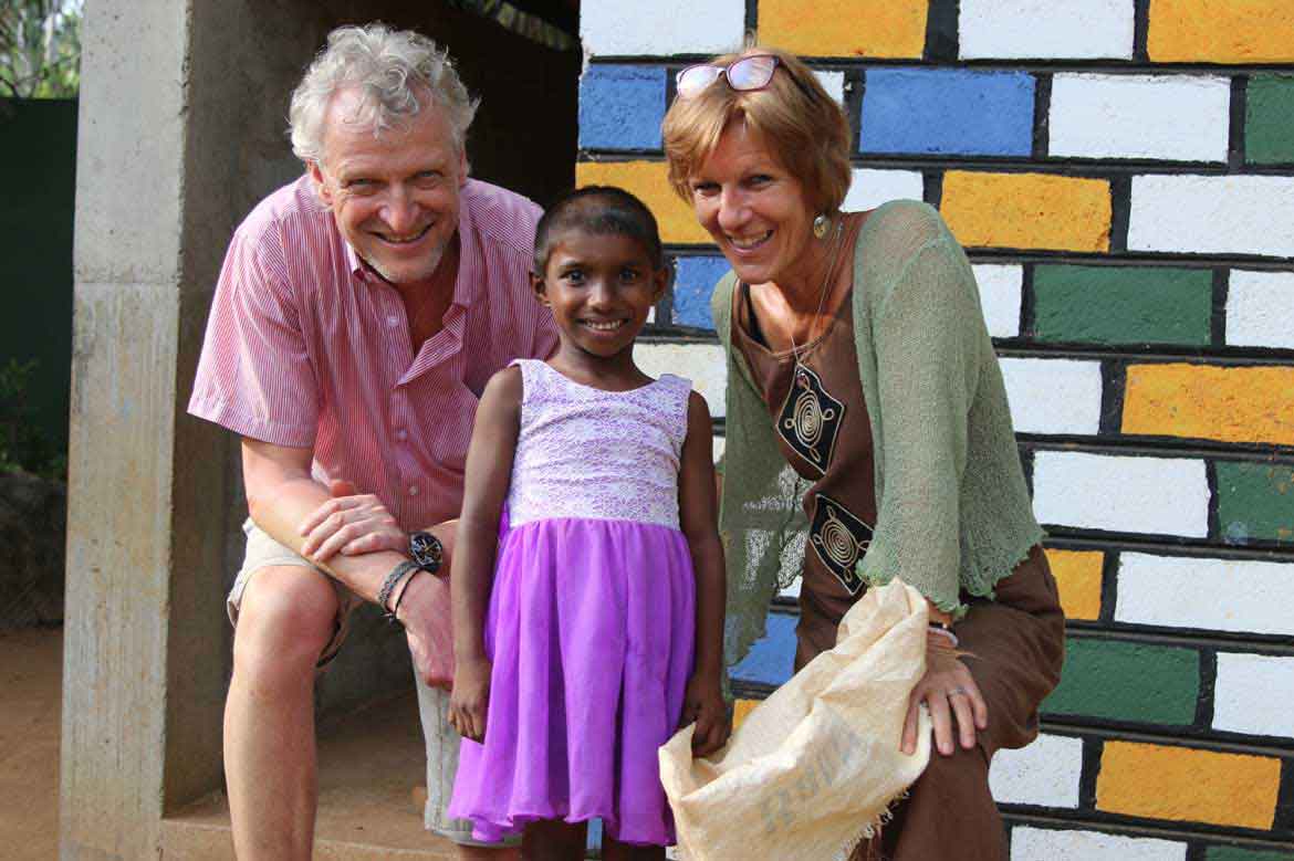 Zwei Hamburger besuchen das Angels Home in Sri Lanka