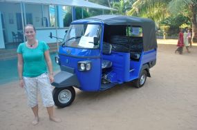 Wie viele Kinder in so ein Tuk-Tuk reinpassen, Wahnsinn ;-)