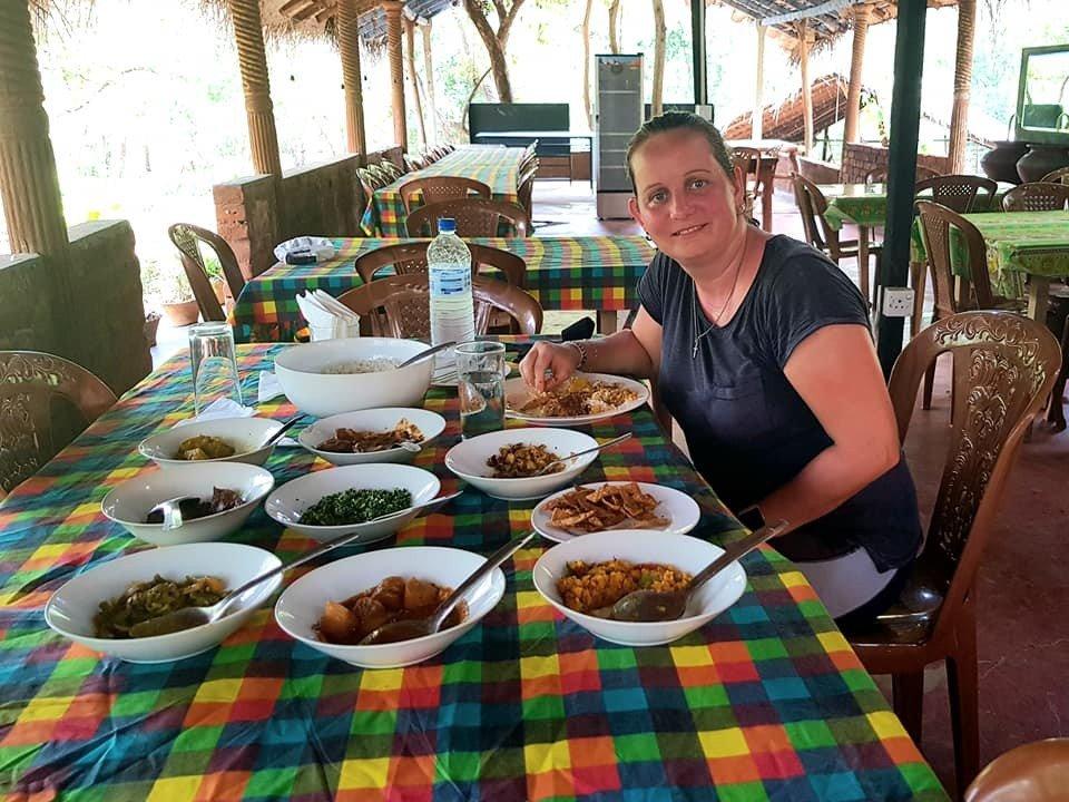 In einem nahe gelegenen Restaurant gab es lecker Rice & Curry.