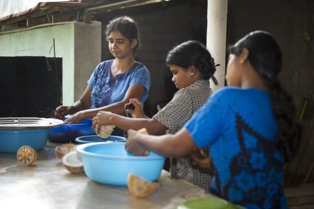 In Sri Lanka ist Haushalt traditionell noch Frauensache.