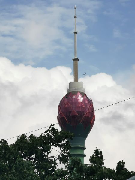 Colombo, von hier starten wir. Der Lotus Tower ist in Sichtweite.