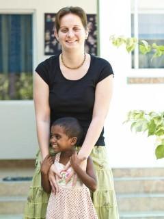 Julia mit Sashini im Jahr 2012