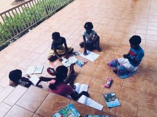 Die Mädchen in Maduwantis Lerngruppe, beteiligten sich begeistert am Unterricht,