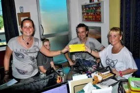Geld&uuml;bergabe mit Projektpatin Susanne Klapka aus Meiningen