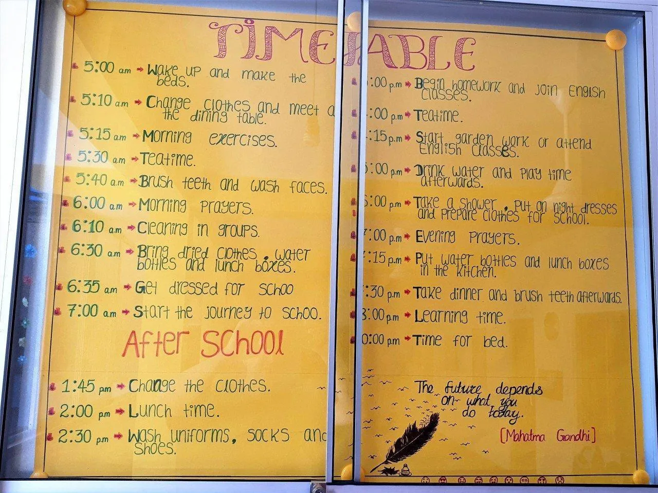 Der Zeitplan gibt Struktur und Orientierung f&uuml;r die M&auml;dchen.
