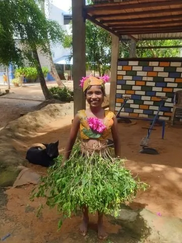 Ein wundersch&ouml;nes Kleid aus Materialien aus dem Garten