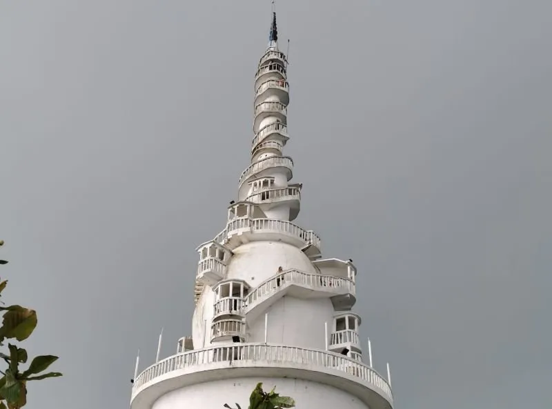 Der Ambuluwawa Tower in Gampola