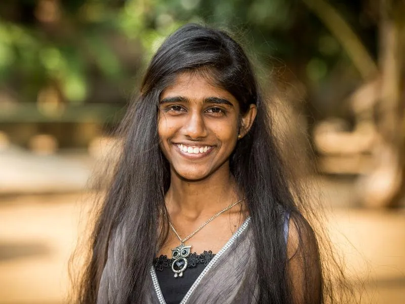 Hiruni ist dabei ihr A-Level in der Schule zu machen