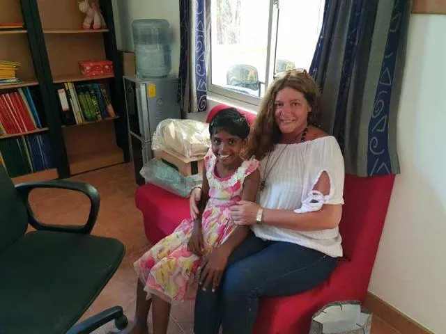 Biggi und Patenkind Sashini