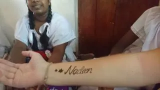 Stolz pr&auml;sentiere ich mein fertiges Tattoo.