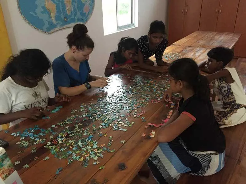 Wir sind alle eifrig dabei das Puzzle l&ouml;sen