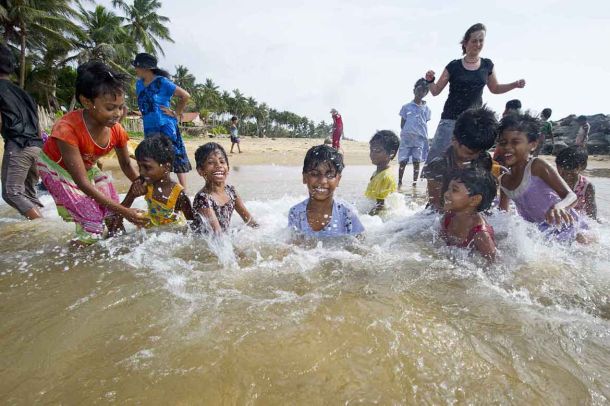Achtung, Welle. Selbst die Kleinsten haben Spa&szlig;.