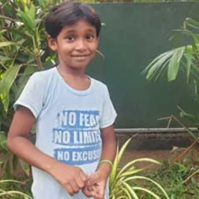 Shalani Imasha aus Dankotuwa, Sri Lanka. Zusammen mit ihren beiden Schwestern, lebt sie im Angels Home for Children in Marawila.