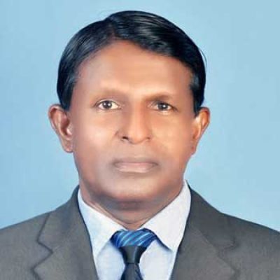 Jaylath ist unser Nachhilfe Lehrer und unterrichtet Singhalesisch und Politik f&uuml;r die Kinder