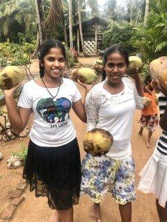 Freundinnen Piumi und Eshani.