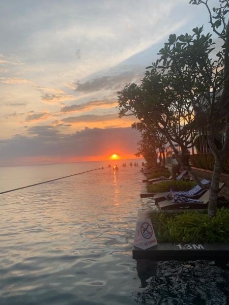 Sonnenuntergang vom Pool der Dachterrasse