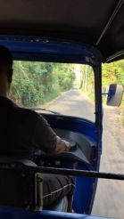 Unsere erste TukTuk-Fahrt mit Dissa und Dinesha