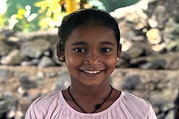 Shalani Imasha aus Dankotuwa lebt nun mit ihren beiden Schwestern im Angels Home, in Marawila, Sri Lanka.