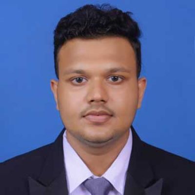 Jayasanka ist unser Nachhilfe Lehrer und unterrichtet Mathematik für die Kinder