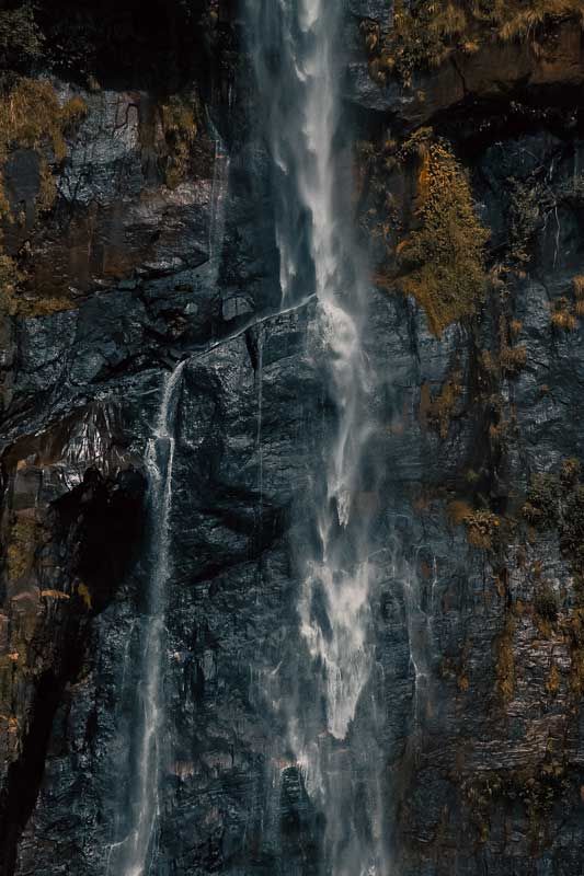 Der Bambarakanda Wasserfall ist ein atemberaubendes Naturspektakel auf der Insel Sri Lanka