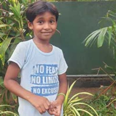 Shalani Imasha aus Dankotuwa, Sri Lanka. Zusammen mit ihren beiden Schwestern, lebt sie im Angels Home for Children in Marawila.