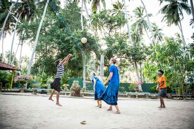 Hier wird nicht nur Volleyball gespielt, auch andere Spiele wie Kappeti