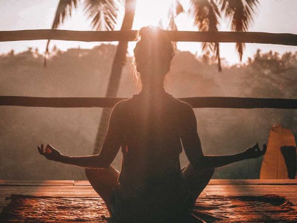 Ayurveda und Yoga sind zwei mächtige Systeme der alten indischen Weisheit, die eine tiefe und ganzheitliche Verbindung von Körper, Geist und Seele fördern