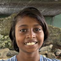 2.	Raini Sajani – bezauberndes 10-jähriges Mädchen, das jeden mit ihrem strahlenden Lächeln