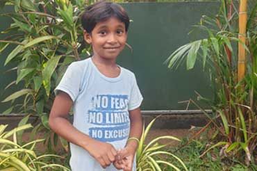 Shalani Imasha aus Dankotuwa lebt nun mit ihren beiden Schwestern im Angels Home, in Marawila, Sri Lanka.